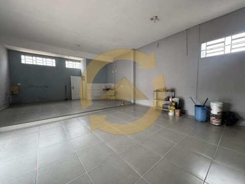 ALUGA-SE - SALÃO COMERCIAL DOM MIELLE