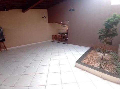 CASA - PARQUE DOS FLAMBOYANS