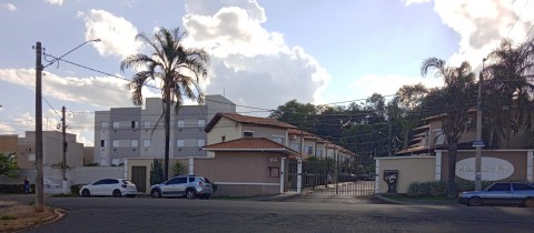 CASA- CONDOMINIO VILLA DE CARR
