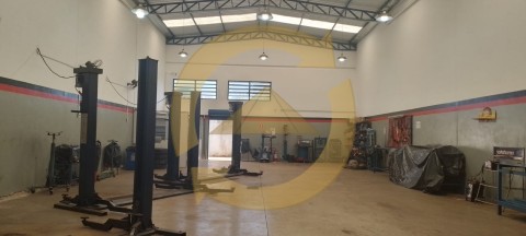 ALUGA -SE SALÃO COM OFICINA MECÂNICA COMPLETA ALTO DO IPIRANGA