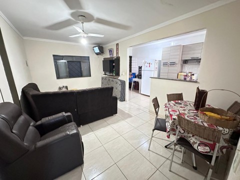 CASA COM SALÃO - JARDIM PAIVA